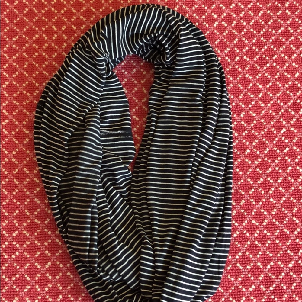 Brandy Melville Infinity Scarf